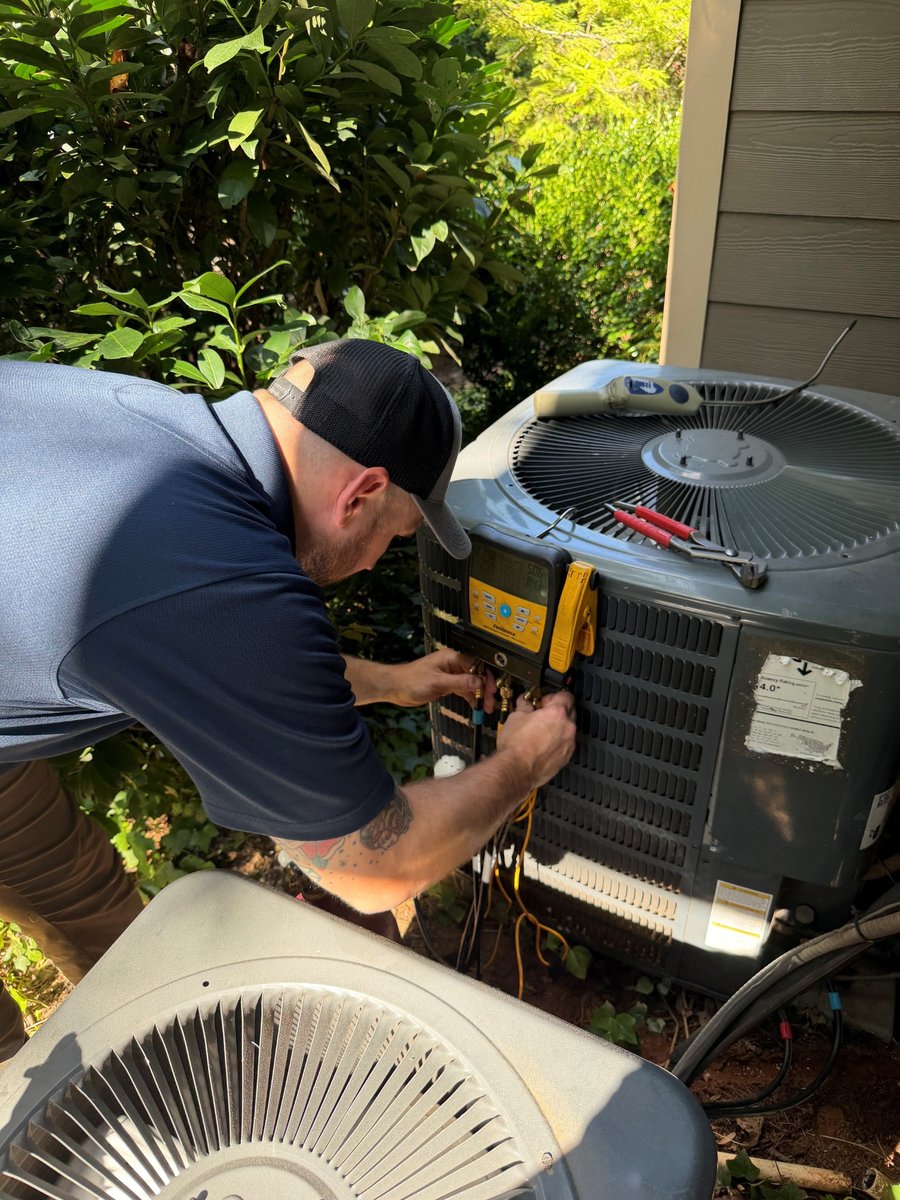 Hammocks AC technician servicing an outdoor air conditioning system