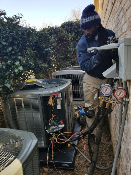 Hammocks AC technician diagnosing a residential air conditioning system